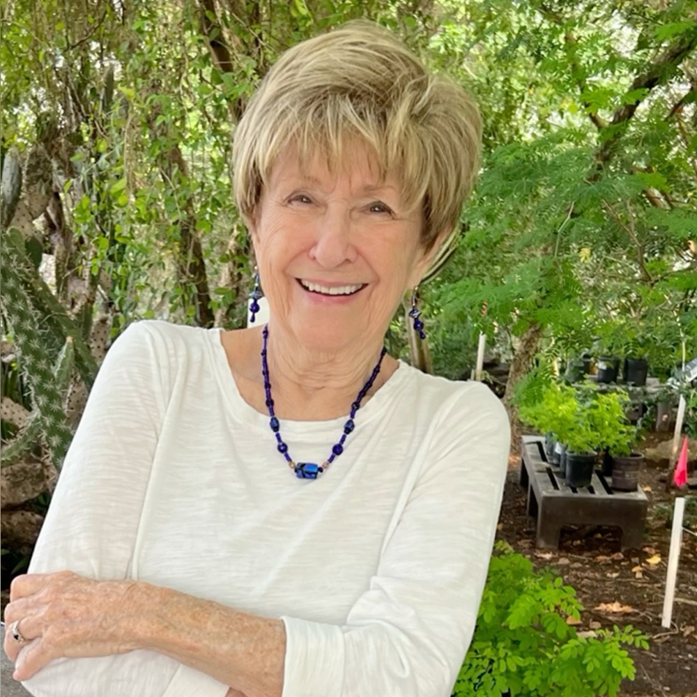 Meet your Posher, Lola